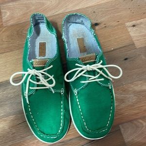 Oli Kai green loafers with tie/6 holes. Canvas.